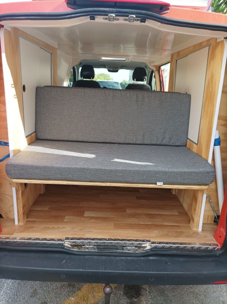 En venta Mercedes-Benz Vito Rojo 2017 Málaga foto 5