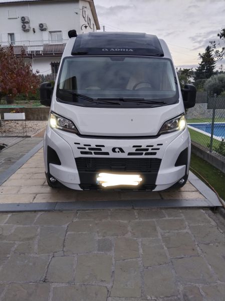 En venta Adria Twin 600 SPB 2025 Blanco 2025 Barcelona foto 1
