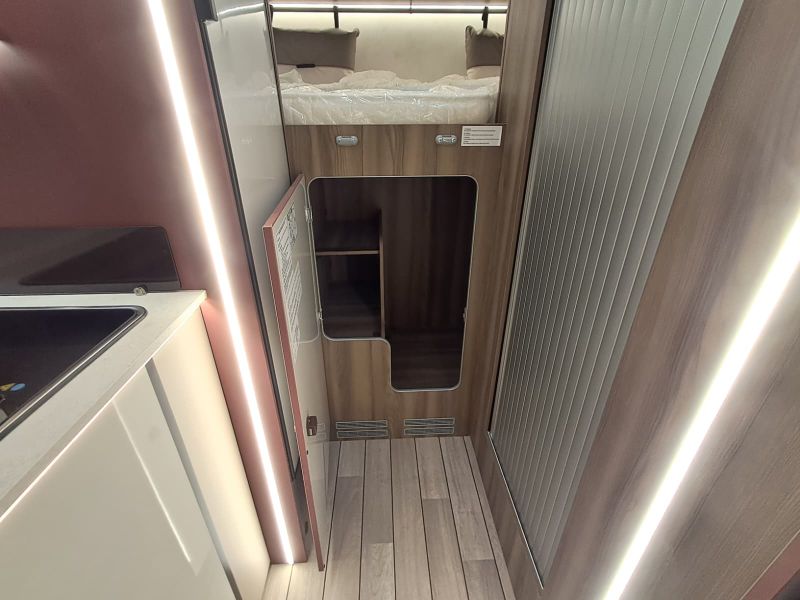 En venta Roller Team Roller Team Ford Kronos Fit 291 TL 165 CV Selekt Open Air Blanco 2026 Barcelona foto 9