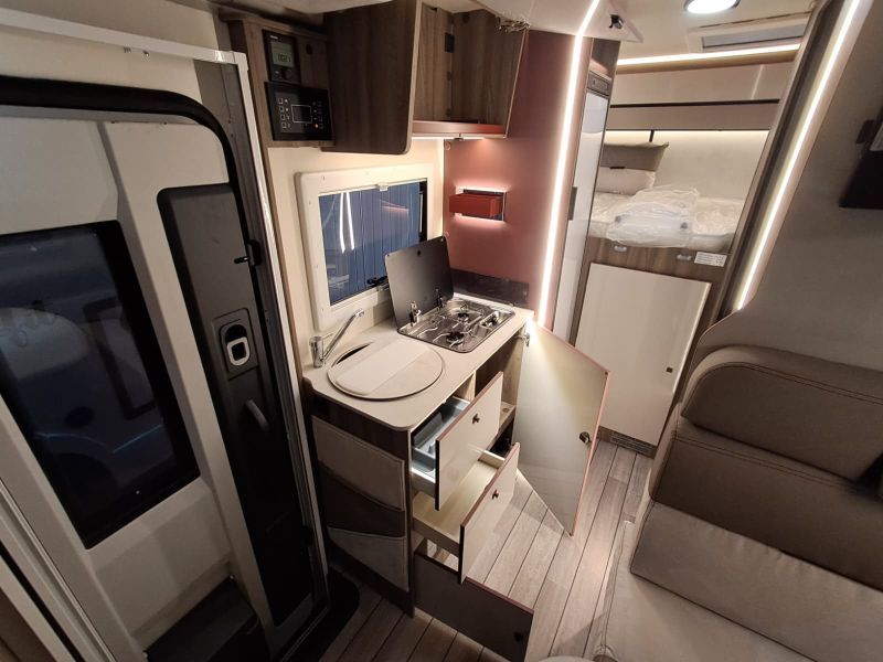 En venta Roller Team Roller Team Ford Kronos Fit 291 TL 165 CV Selekt Open Air Blanco 2026 Barcelona foto 11