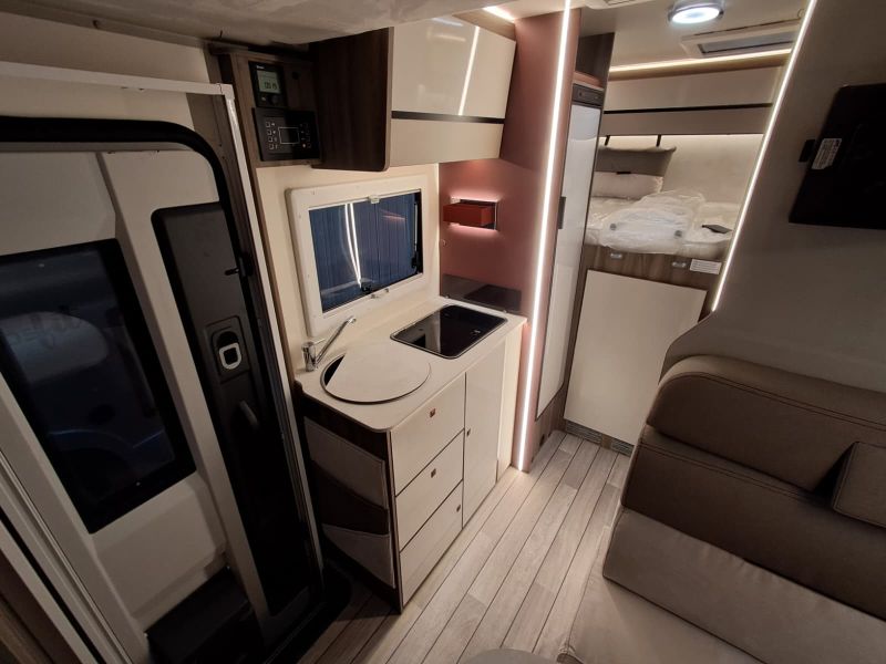 En venta Roller Team Roller Team Ford Kronos Fit 291 TL 165 CV Selekt Open Air Blanco 2026 Barcelona foto 12