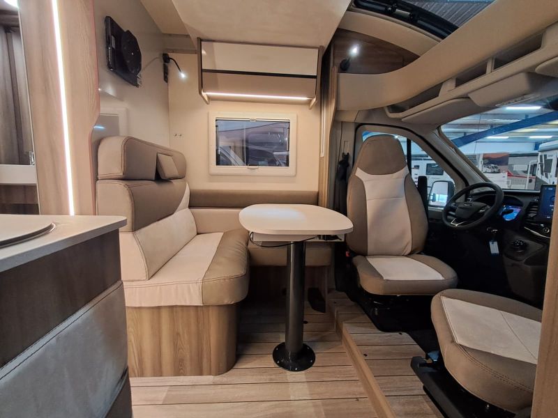 En venta Roller Team Roller Team Ford Kronos Fit 291 TL 165 CV Selekt Open Air Blanco 2026 Barcelona foto 16