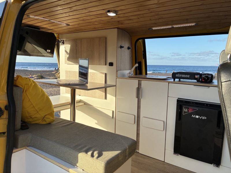 En venta Volkswagen Transporter T5 Camper Amarillo 2012 Las Palmas foto 2