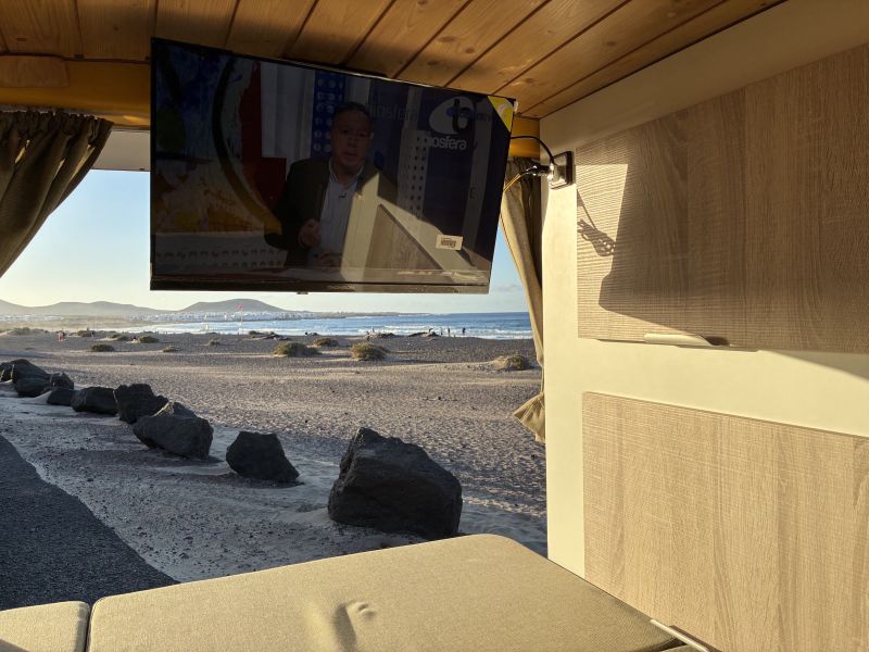 En venta Volkswagen Transporter T5 Camper Amarillo 2012 Las Palmas foto 11