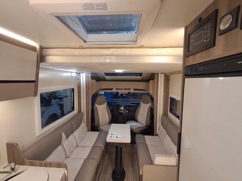 En venta Roller Team Roller Team Ford Kronos Fit 230 TL Selekt Open Air 165 CV 2026 Blanco 2026 Barcelona foto 12