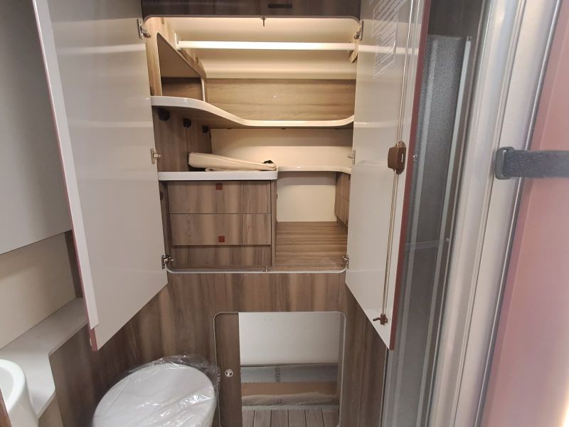 En venta Roller Team Roller Team Ford Kronos Fit 230 TL Selekt Open Air 165 CV 2026 Blanco 2026 Barcelona foto 16