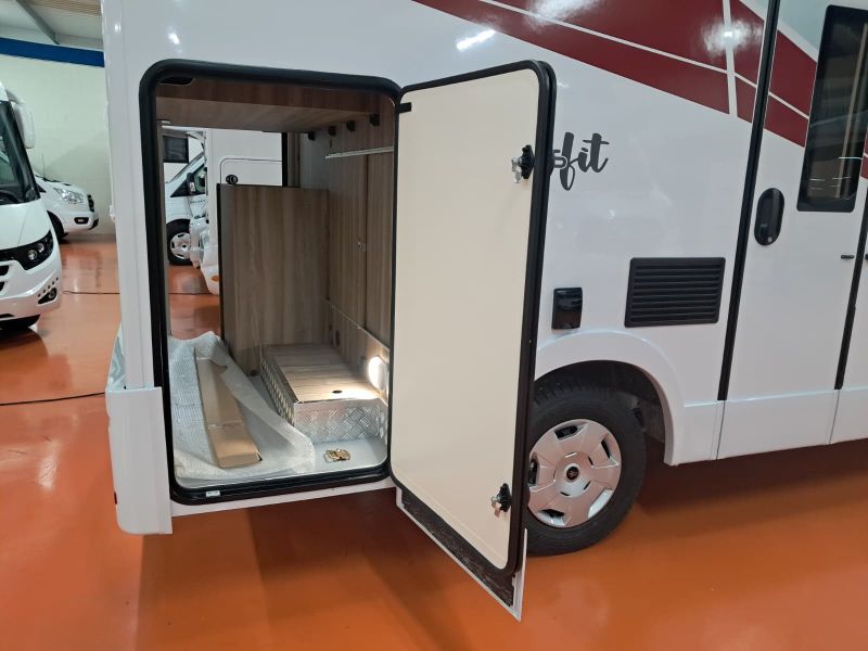 En venta Roller Team Roller Team Ford Kronos Fit 230 TL Selekt Open Air 165 CV 2026 Blanco 2026 Barcelona foto 20