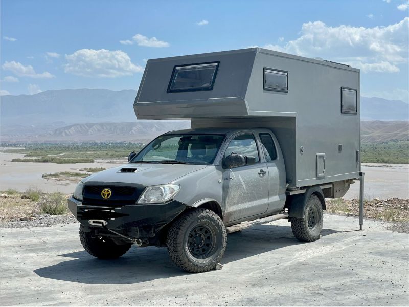 En venta Four-Wheel Camper Toyota Hilux Gris 2011 Madrid foto 1