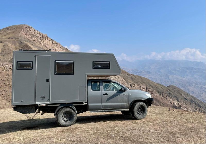 En venta Four-Wheel Camper Toyota Hilux Gris 2011 Madrid foto 2