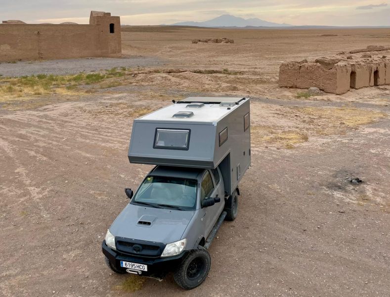 En venta Four-Wheel Camper Toyota Hilux Gris 2011 Madrid foto 3