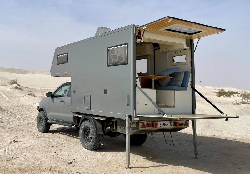 En venta Four-Wheel Camper Toyota Hilux Gris 2011 Madrid foto 4