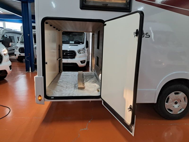 En venta Roller Team ROLLER TEAM FORD KRONOS 284 TL OPEN AIR 165 Blanco 2026 Barcelona foto 5