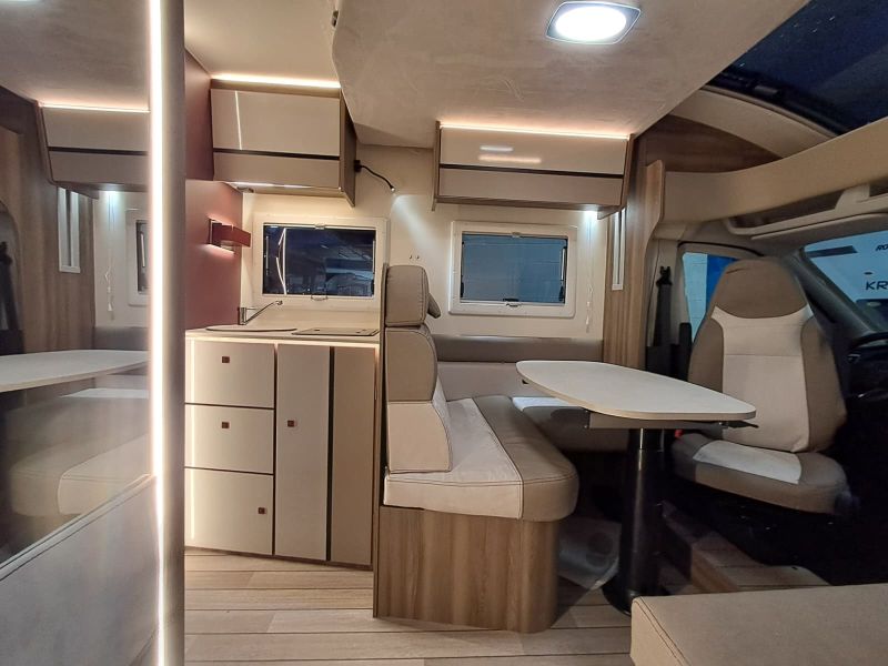 En venta Roller Team ROLLER TEAM FORD KRONOS 284 TL OPEN AIR 165 Blanco 2026 Barcelona foto 6