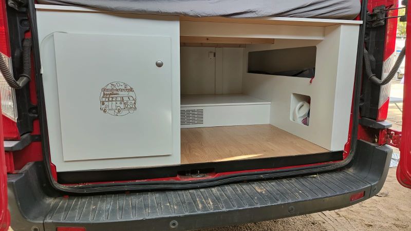 En venta Ford TRANSIT 350  H3 L3  TRENF 2.0 170 Rojo 2017 Tarragona foto 14