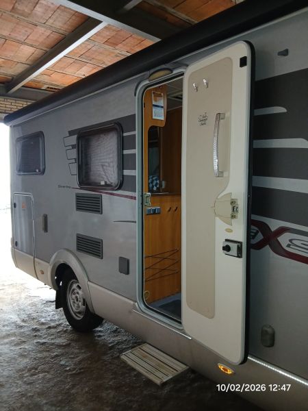 En venta Hymer / Eriba / Hymercar ex562 silverline Gris 2011 Madrid foto 22