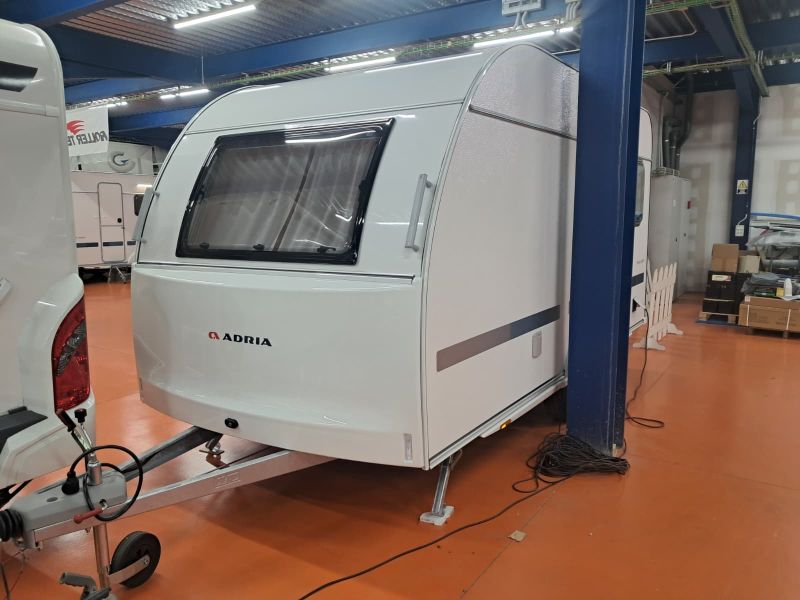 En venta Adria Adria Aviva 400 PS Truma P Move 2026 Blanco 2026 Barcelona foto 3