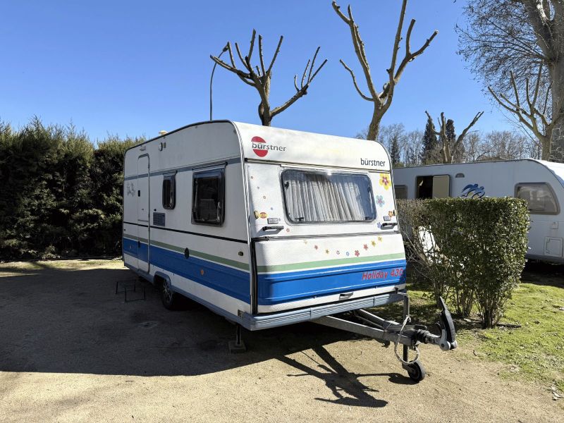 En venta Bürstner Holiday 430 Blanco 1991 Madrid foto 1