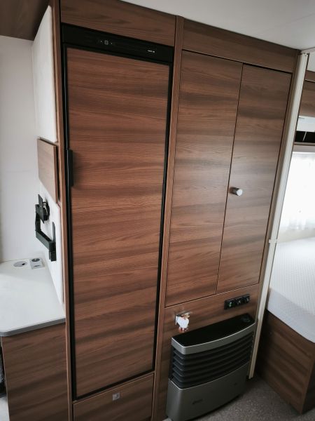 En venta Dethleffs 540 RE NOMAD Gris 2018 Alicante foto 6