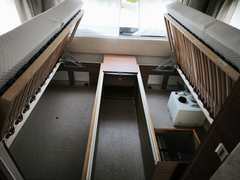 En venta Dethleffs 540 RE NOMAD Gris 2018 Alicante foto 9