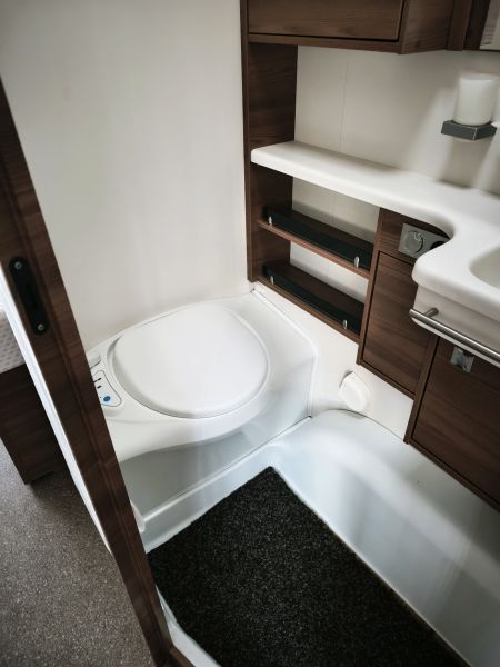 En venta Dethleffs 540 RE NOMAD Gris 2018 Alicante foto 11