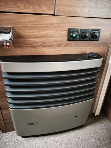 En venta Dethleffs 540 RE NOMAD Gris 2018 Alicante foto 12