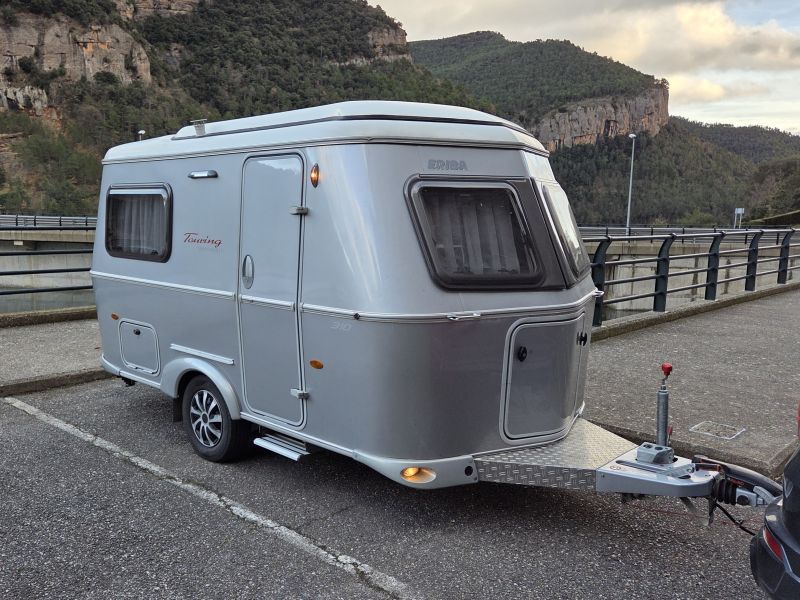 En venta Hymer / Eriba / Hymercar ERIBA Touring 310 Gris 2017 Barcelona foto 1