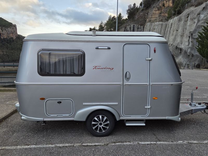 En venta Hymer / Eriba / Hymercar ERIBA Touring 310 Gris 2017 Barcelona foto 3