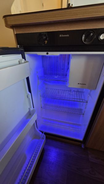 En venta Hymer / Eriba / Hymercar ERIBA Touring 310 Gris 2017 Barcelona foto 10