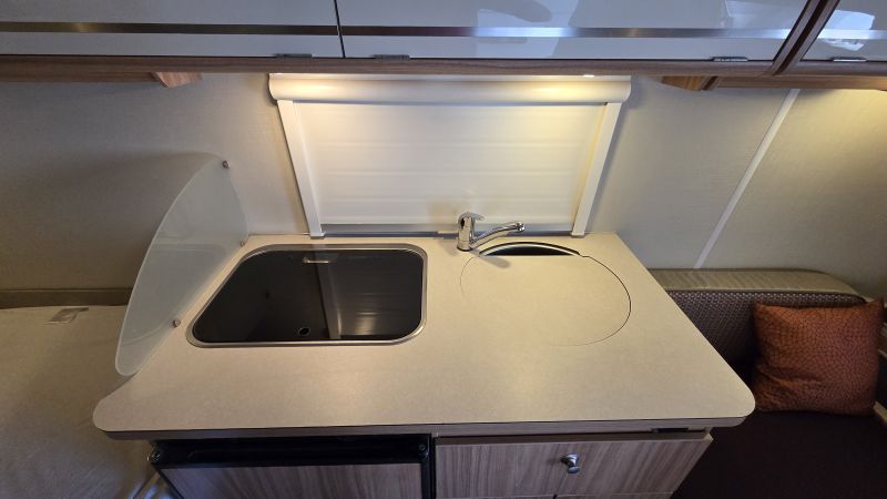 En venta Hymer / Eriba / Hymercar ERIBA Touring 310 Gris 2017 Barcelona foto 11