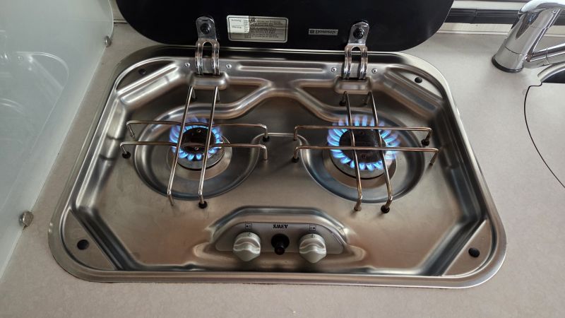 En venta Hymer / Eriba / Hymercar ERIBA Touring 310 Gris 2017 Barcelona foto 12