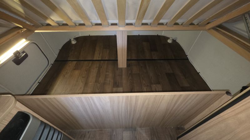 En venta Hymer / Eriba / Hymercar ERIBA Touring 310 Gris 2017 Barcelona foto 16