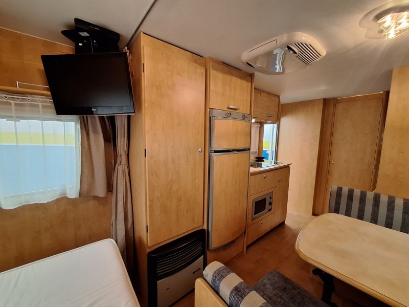 En venta Caravelair 546 con Mover y AA Blanco 2009 Toledo foto 5