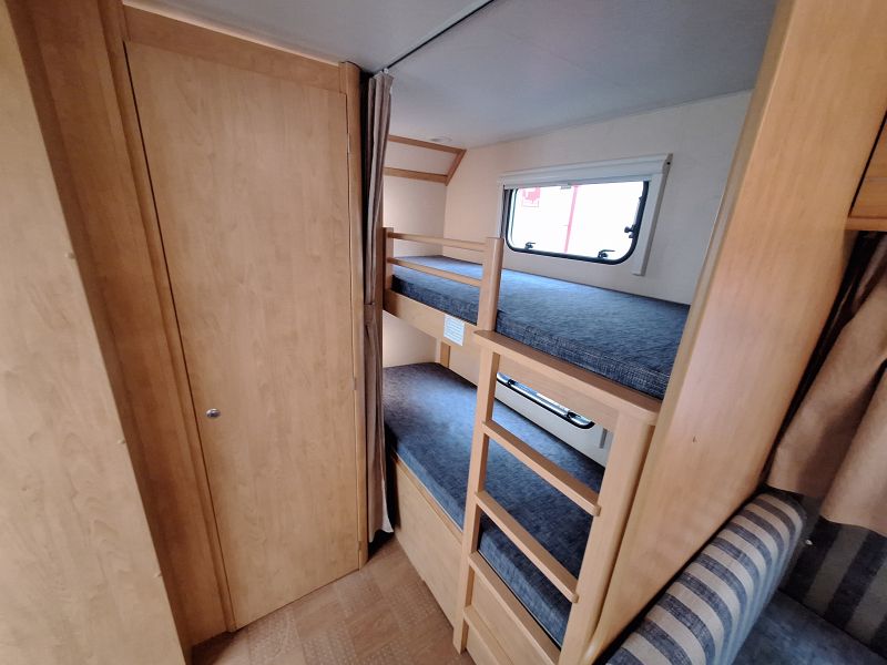 En venta Caravelair 546 con Mover y AA Blanco 2009 Toledo foto 7