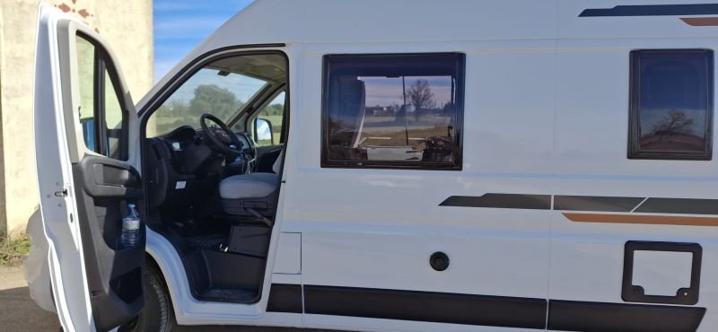 En venta Weinsberg Carabus 600 MQ  Fiat 140cv Blanco 2024 Barcelona foto 1