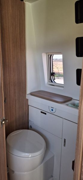 En venta Weinsberg Carabus 600 MQ  Fiat 140cv Blanco 2024 Barcelona foto 4