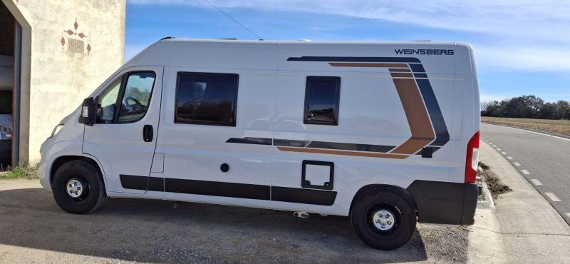 En venta Weinsberg Carabus 600 MQ  Fiat 140cv Blanco 2024 Barcelona foto 6