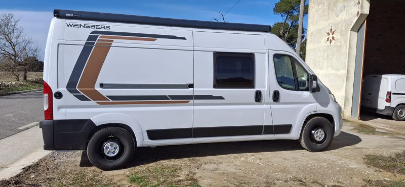 En venta Weinsberg Carabus 600 MQ  Fiat 140cv Blanco 2024 Barcelona foto 8