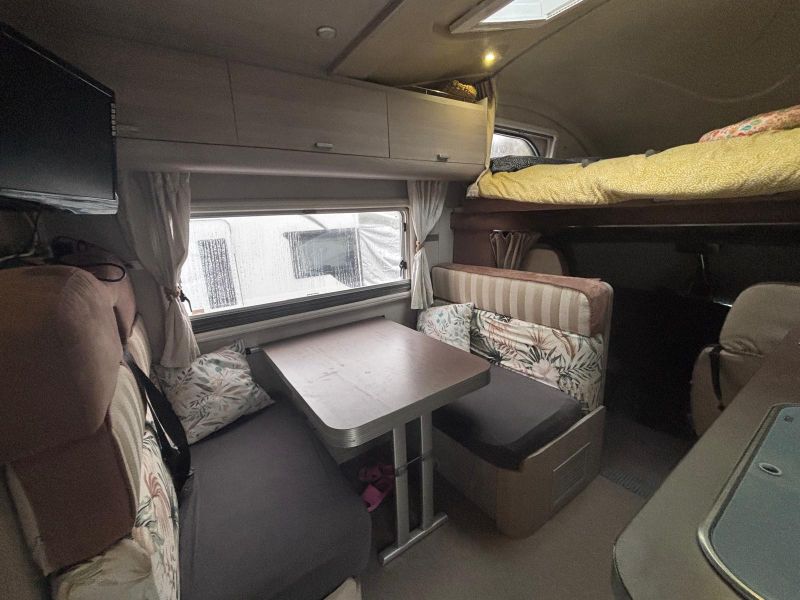 En venta Giotti LineGlobecar SRL GRAAL Z600 Blanco 2006 Barcelona foto 4