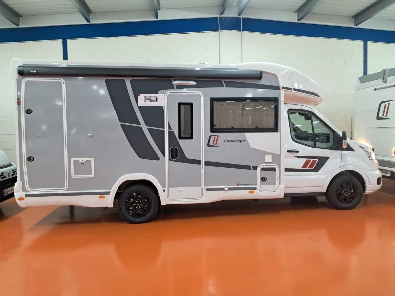 En venta Challenger Challenger Ford 240 Graphite Edition 165 CV Automatic Blanco 2026 Barcelona foto 2