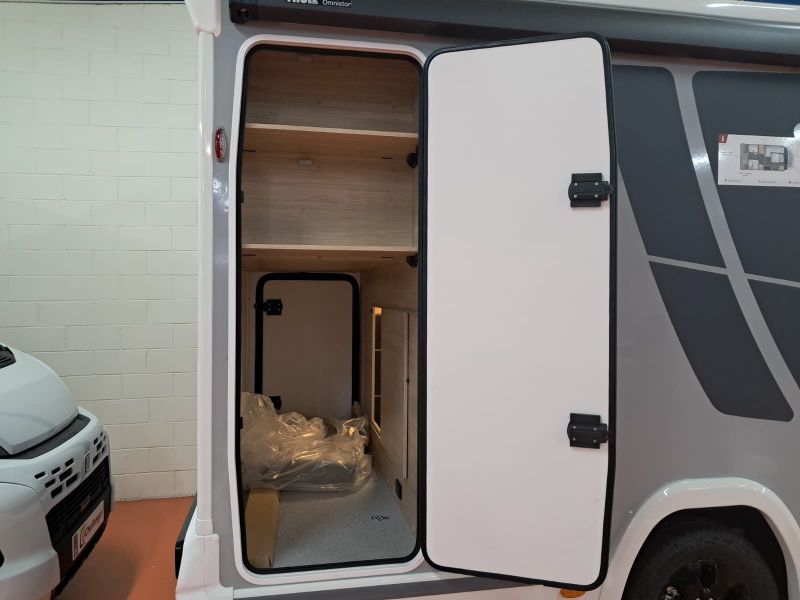 En venta Challenger Challenger Ford 240 Graphite Edition 165 CV Automatic Blanco 2026 Barcelona foto 5