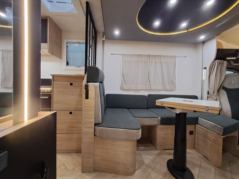 En venta Challenger Challenger Ford 240 Graphite Edition 165 CV Automatic Blanco 2026 Barcelona foto 6