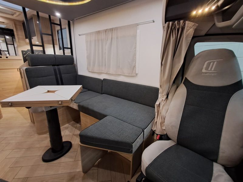 En venta Challenger Challenger Ford 240 Graphite Edition 165 CV Automatic Blanco 2026 Barcelona foto 8