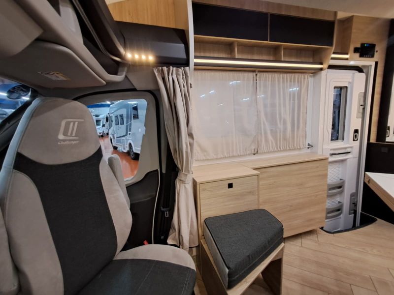 En venta Challenger Challenger Ford 240 Graphite Edition 165 CV Automatic Blanco 2026 Barcelona foto 9