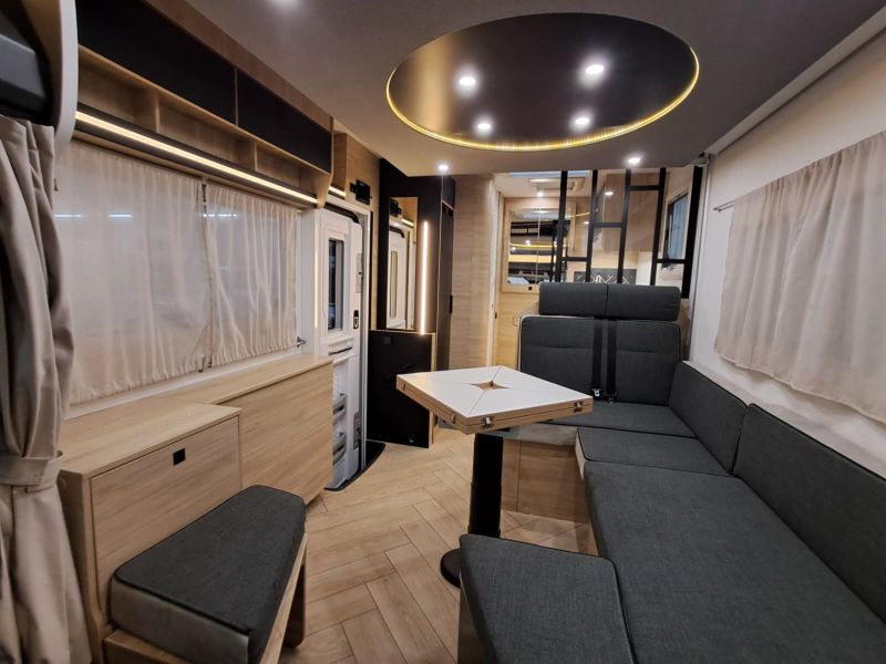 En venta Challenger Challenger Ford 240 Graphite Edition 165 CV Automatic Blanco 2026 Barcelona foto 10