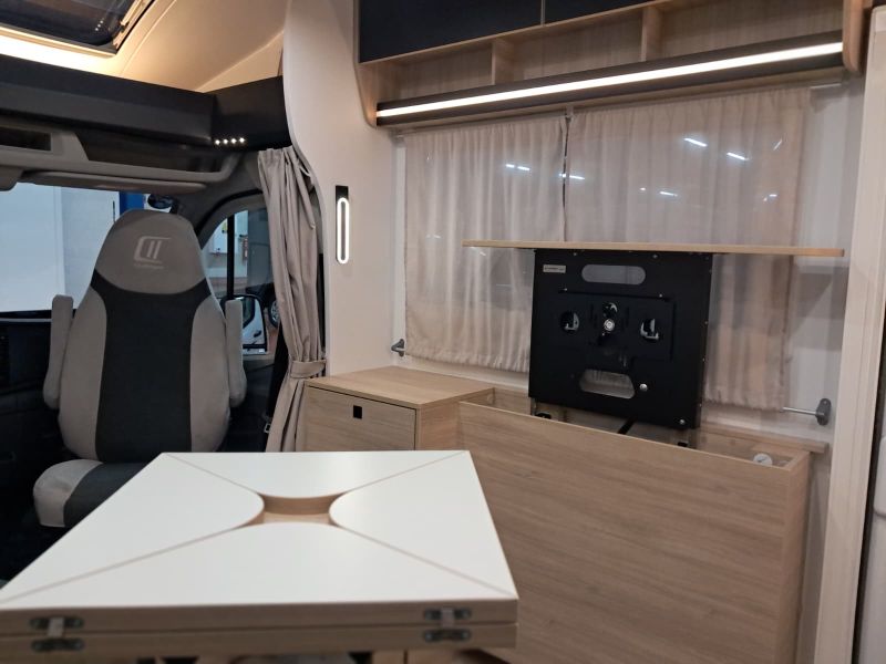 En venta Challenger Challenger Ford 240 Graphite Edition 165 CV Automatic Blanco 2026 Barcelona foto 16