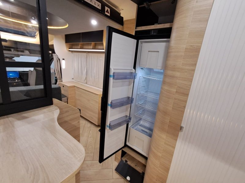 En venta Challenger Challenger Ford 240 Graphite Edition 165 CV Automatic Blanco 2026 Barcelona foto 17