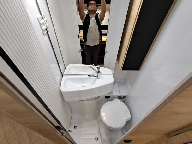 En venta Challenger Challenger Ford 240 Graphite Edition 165 CV Automatic Blanco 2026 Barcelona foto 18