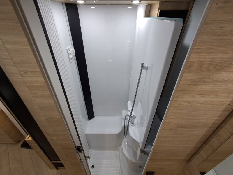 En venta Challenger Challenger Ford 240 Graphite Edition 165 CV Automatic Blanco 2026 Barcelona foto 19