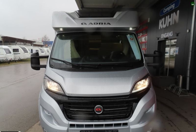 En venta Adria   Coral Supreme 670 SC ALDE  Blanco 2019 Madrid foto 2