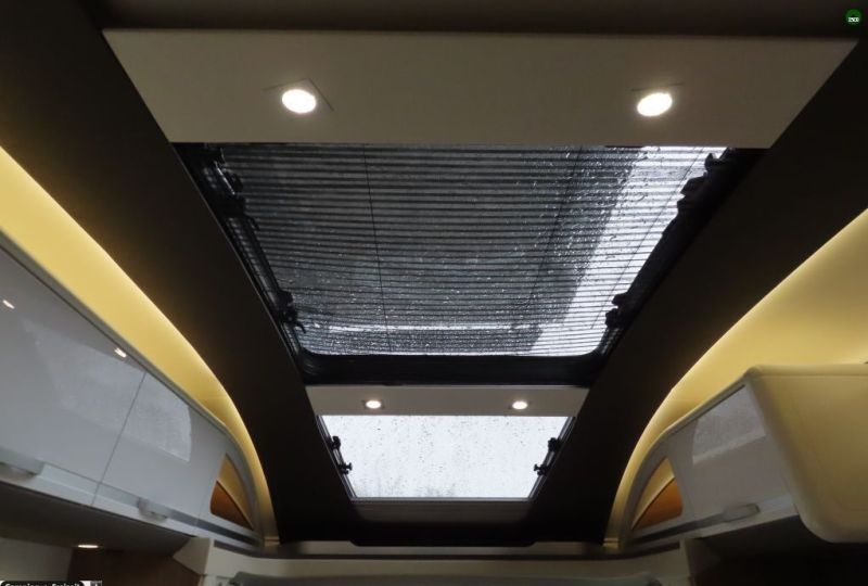 En venta Adria   Coral Supreme 670 SC ALDE  Blanco 2019 Madrid foto 7